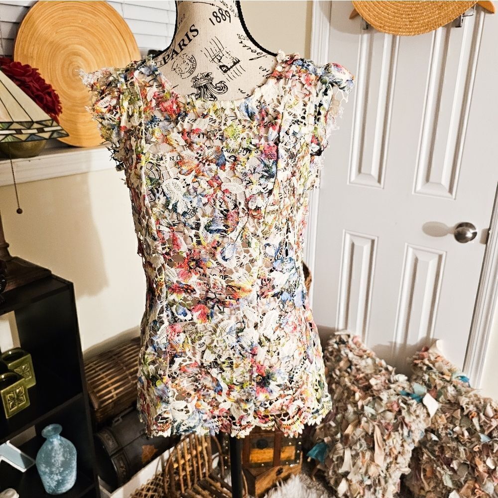 Vintage American Blues Unlined Floral Detail Peplum Statement Top.